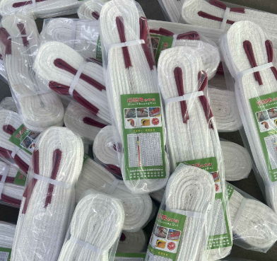 工地塑料管起吊使用吊装带捆绑(管道吊装至少需要几个吊点)
