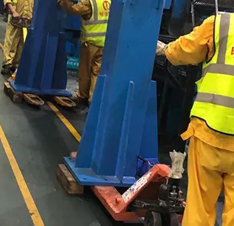 工厂设备搬运使用手动搬运车(设备搬迁拆卸步骤)
