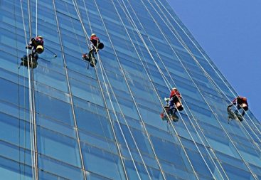 为什么要进行高层建筑外墙清洗(高层建筑外墙清洗注意事项)