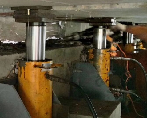 桥梁施工使用千斤顶顶升作业(桥梁顶升施工要点)